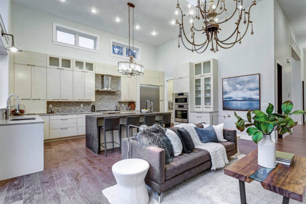 istock Incredible light and airy living room with high ceiling in a new construction home. 925288490