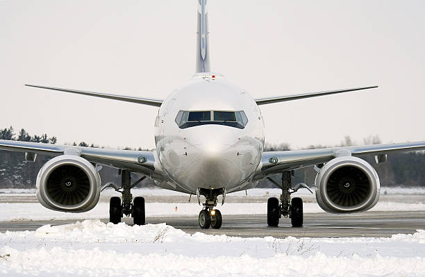 istock Jumbo Jet Taxi 92529131