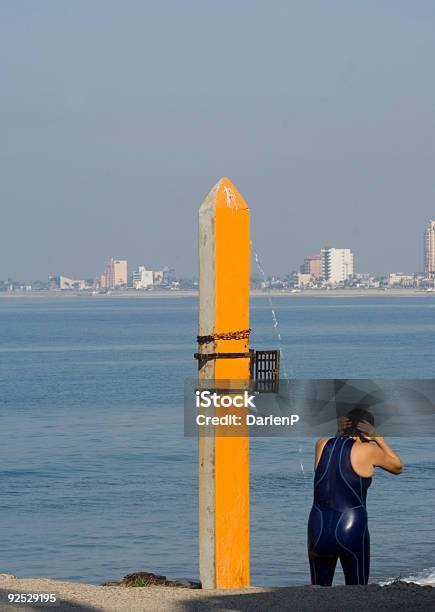 Photo libre de droit de Littoral Une Douche En Plein Air banque d'images et plus d'images libres de droit de Activité - Activité, Adulte, Amérique latine