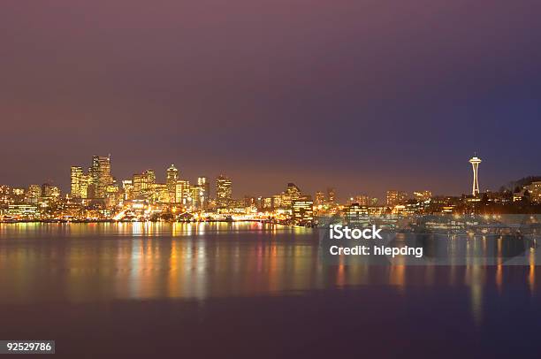 Seattle Bei Nacht Stockfoto und mehr Bilder von Lebensstil - Lebensstil, Seattle, Abenddämmerung