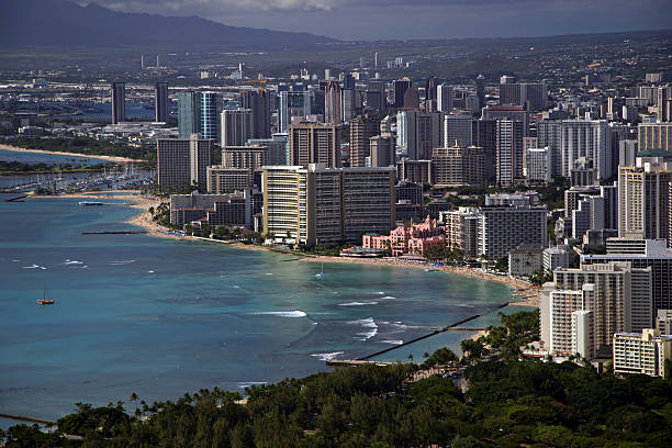 istock Waikiki Beach - Honolulu, Hawaii 92529839