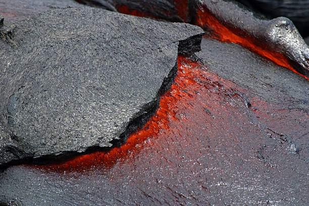 istock Lava Flow - Hawaii Volcanoes National Park 92530512