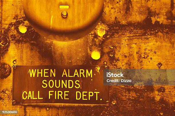 Stary Teksturaalarmu Pożarowego - zdjęcia stockowe i więcej obrazów Alarm przeciwpożarowy - Alarm przeciwpożarowy, Betonowy, Bez ludzi