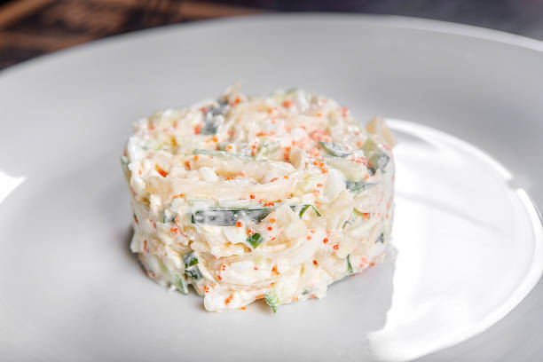 istock Serving salad in a cafe, restaurant 925331180
