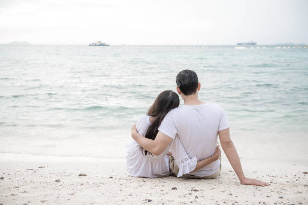 istock Romantic couple on beach 925333226
