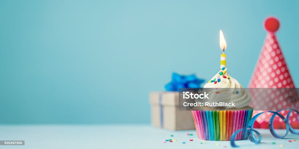 cupcake de aniversário - Foto de stock de Aniversário royalty-free