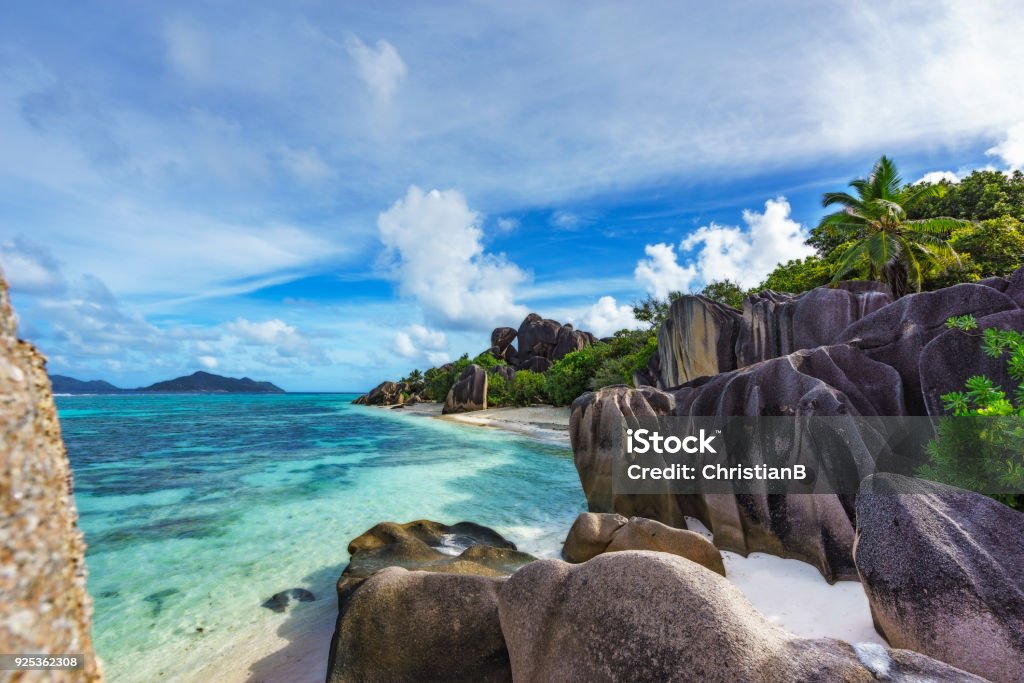 rocks,white sand,palms,turquoise water at tropical beach,la dique,seychelles paradise 20 amazing picturesque paradise beach. granite rocks,white sand,palm trees,turquoise water at tropical beach anse source d'argent, la dique, seychelles Anse Source d'Argent Stock Photo