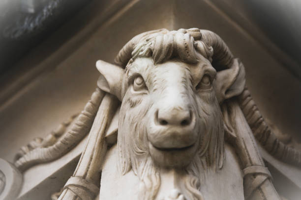 istock Statues in Firenze, details 925362424