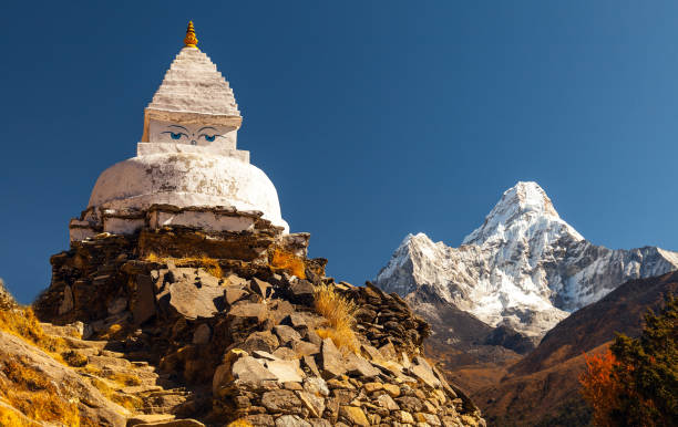 istock Mountain scenic while while trekking Namche to Tengboche 925367290