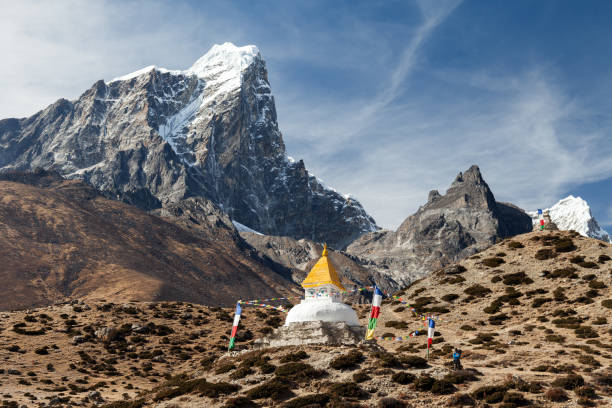istock Mountain scenic while while trekking Namche to Tengboche 925369160