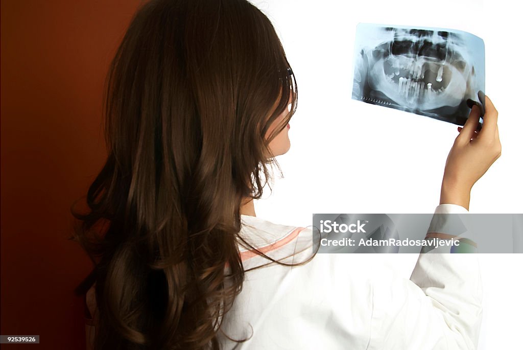 Médecin examiner X-Ray - Photo de Adolescent libre de droits