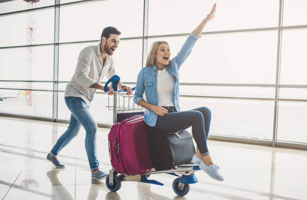 istock Couple in airport 925397720