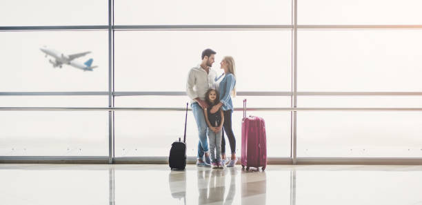 istock Family in airport 925398202