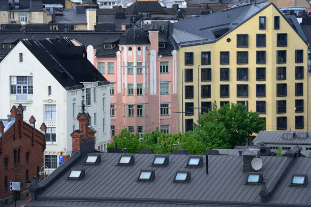 Finlandia, vista su Helsinki, tetti, soffitte, finestre - foto stock
