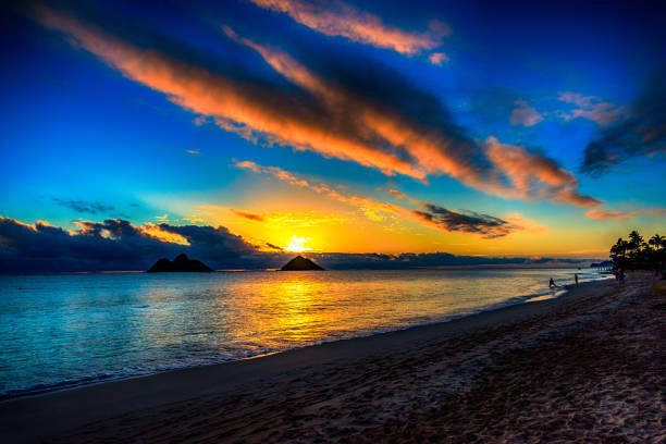 istock Dawn Over a North Shore Oahu Beach 925416584