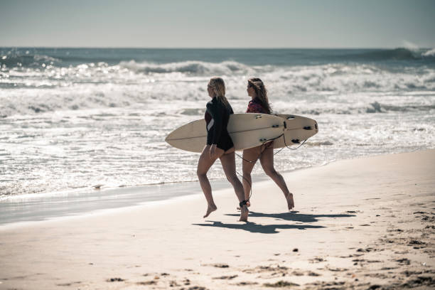 istock Friends running into the sea with surfboards 925416944
