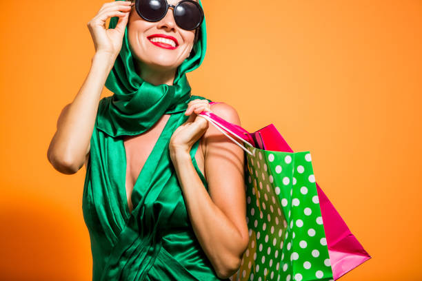 istock Summer shopping woman with shoping bags 925420504