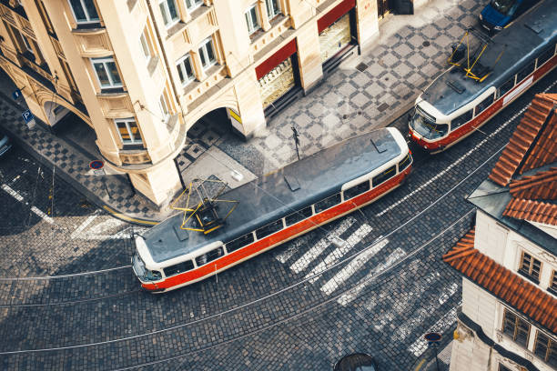 bonde em praga - prague czech republic high angle view aerial view - fotografias e filmes do acervo