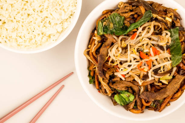 istock Chinese Shanghai Fried Beef With Noodles 925436896