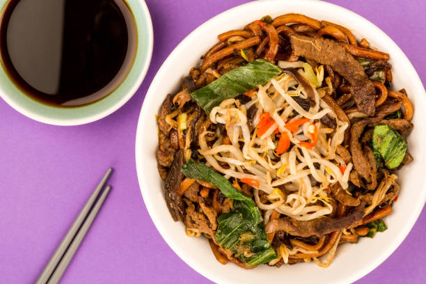 istock Chinese Shanghai Fried Beef With Noodles 925436940
