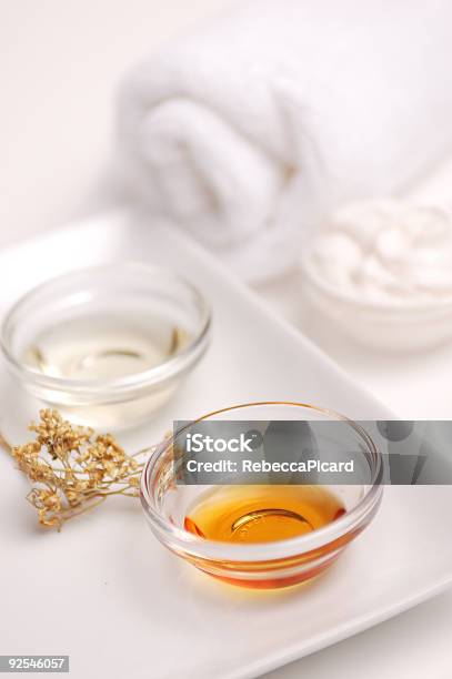 Photo libre de droit de Propres Et Spa Naturel banque d'images et plus d'images libres de droit de Aromathérapie - Aromathérapie, Baignoire, Beauté