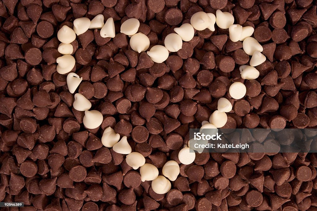 Corazón con pedacitos de Chocolate. - Foto de stock de Alimento libre de derechos