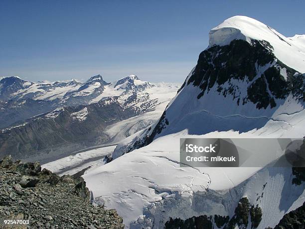 Alpine Paesaggio Di Montagna - Fotografie stock e altre immagini di Adulto - Adulto, Alpi, Ambientazione esterna