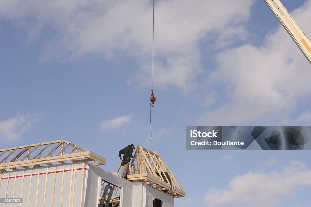 Construcción de una nueva casa - Foto de stock de Madera - Material de construcción libre de derechos