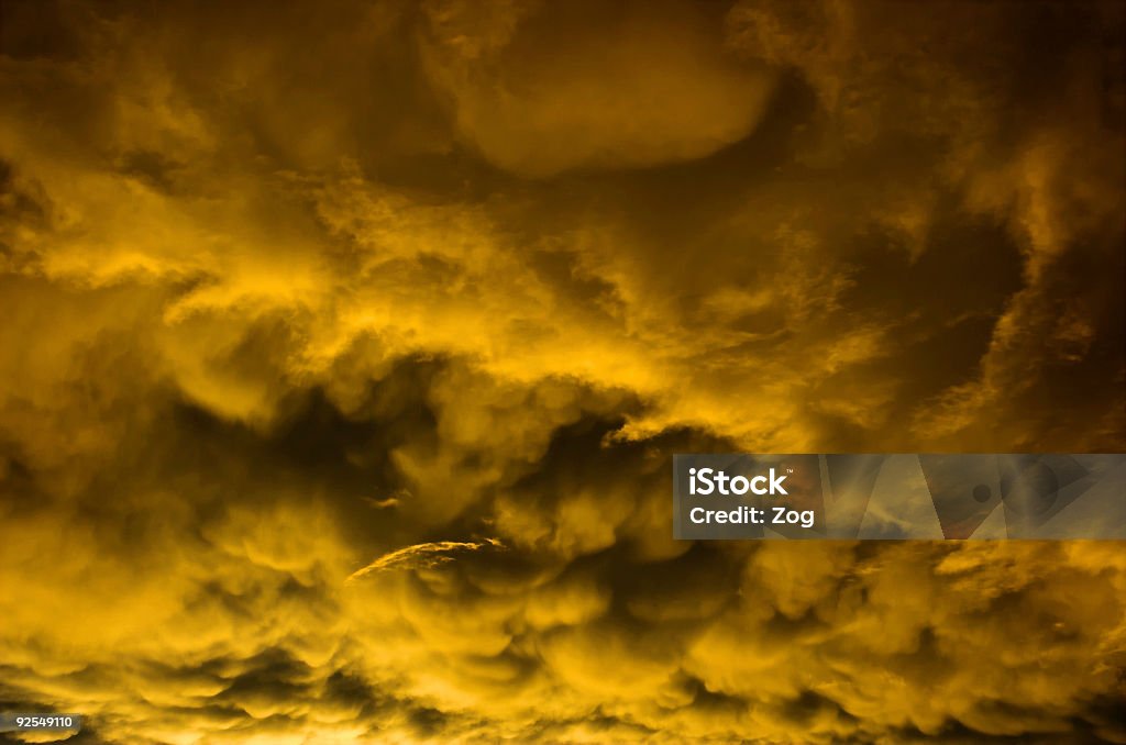 Tempestade de nuvens no pôr-do-sol - Foto de stock de Alto contraste royalty-free