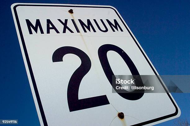 Máximo De 20 - Fotografias de stock e mais imagens de Número 20 - Número 20, Placa de Limite de Velocidade, Azul