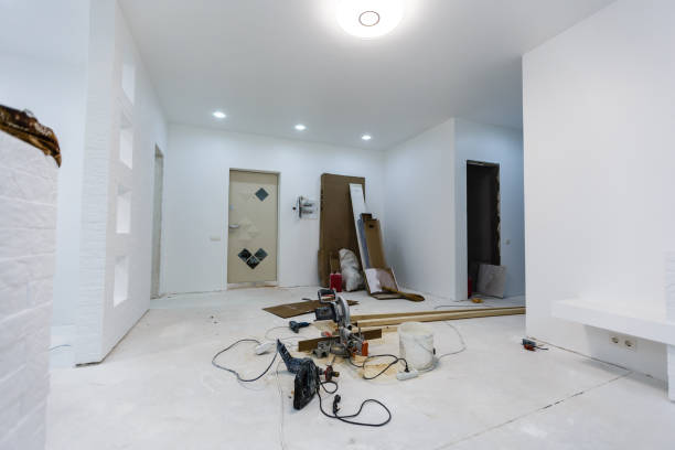 istock Interior of apartment during on the renovation and construction 925492362