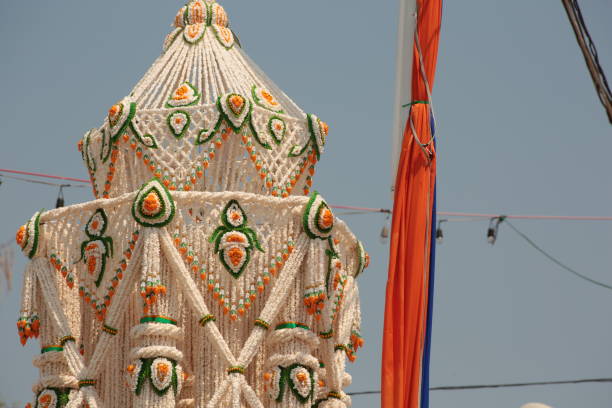 istock Garlands made of popped rice. 925517200