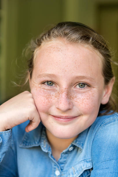 istock Cute young girl portrait 925530316