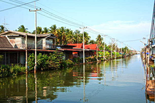 istock floating market bangkok 925534998