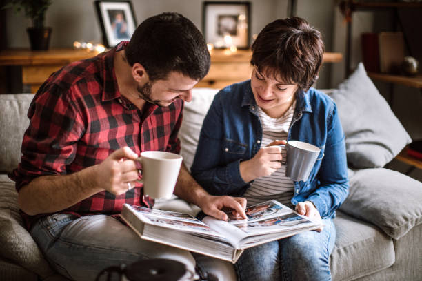 istock Taking a look at some old family photos 925553412