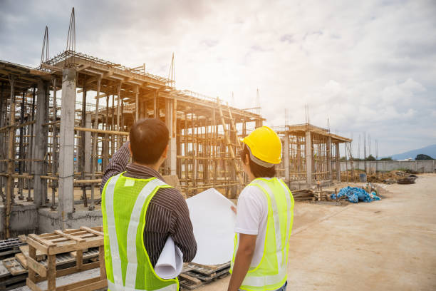 istock Asian business man construction engineer workers at house building site 925553902