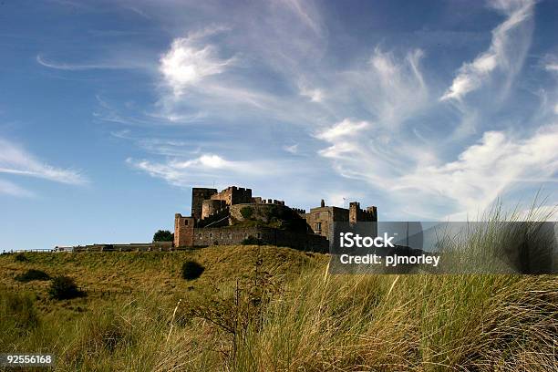 Zamek Bamburgh - zdjęcia stockowe i więcej obrazów Alnwick - Alnwick, Anglia Północno-wschodnia, Architektura