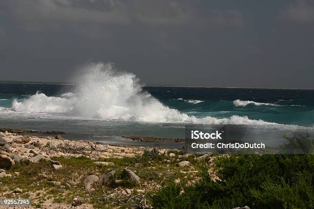 Schizzare - Fotografie stock e altre immagini di Acqua - Acqua, Ambientazione esterna, Blu