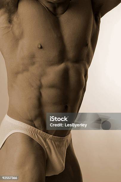 Cuerpo Builder Foto de stock y más banco de imágenes de 6-7 años - 6-7 años, Abdomen humano, Adulto