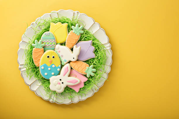 istock Easter cookies on a big plate 925575222