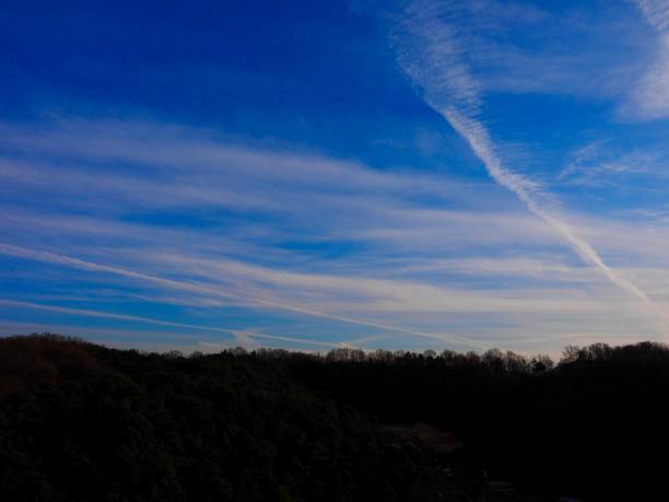 istock Korea's mountains, clouds, blue sky, Cheongju city 925586612