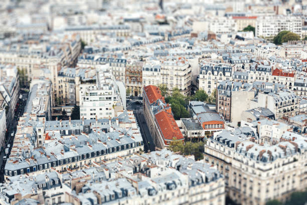 apartamenty w paryżu - paris france roof apartment aerial view zdjęcia i obrazy z banku zdjęć