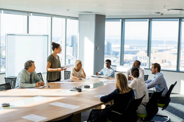 istock Businesswoman explaining ideas to colleagues 925614934
