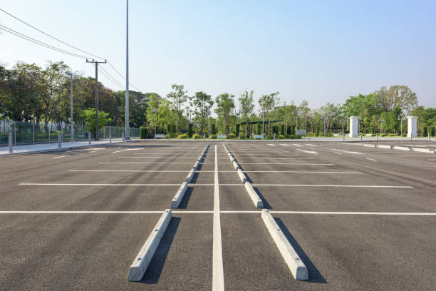 istock Empty parking lot at city center with blue sky 925615406