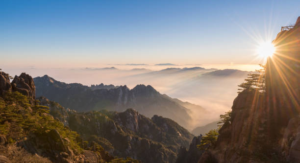 istock Huangshan Mountain - Bright top peak - Guangming ding 925635456