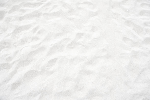 textura de arena blanca en la playa de fondo - sand beach fotografías e imágenes de stock