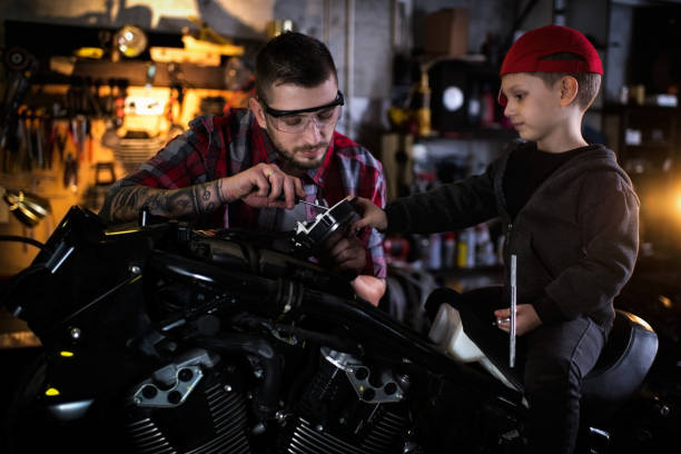 istock Motorcycle repair shop 925669252