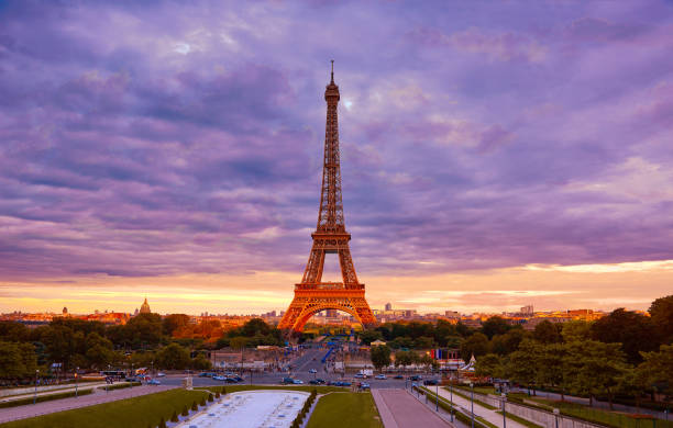 istock Eiffel tower at sunset Paris France 925673296