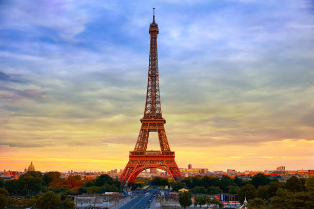 istock Eiffel tower at sunset Paris France 925673354