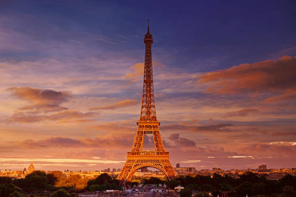 istock Eiffel tower at sunset Paris France 925673550